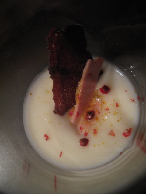 Crème de panais - croustillant de magret de canard fumé et foie gras
