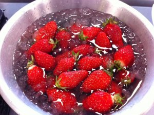 laver les fraises 1 www.annehelene.fr