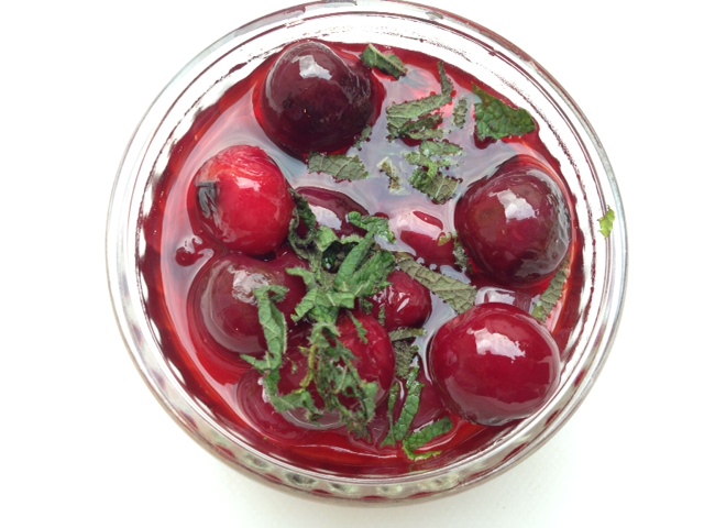 soupe de fruits rouges cerises et menthe