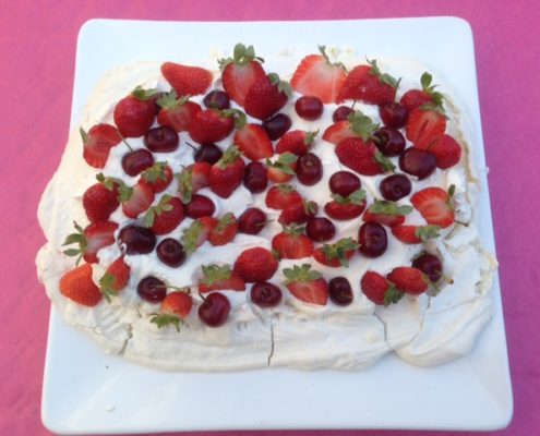 dessert meringue fruits rougges