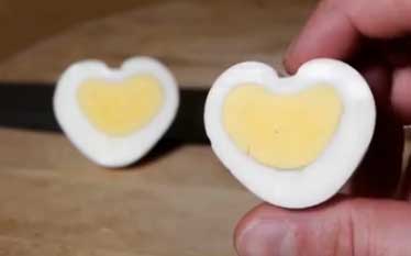 oeuf en forme de coeur