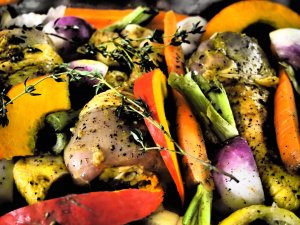 cuisses de poulet et légumes