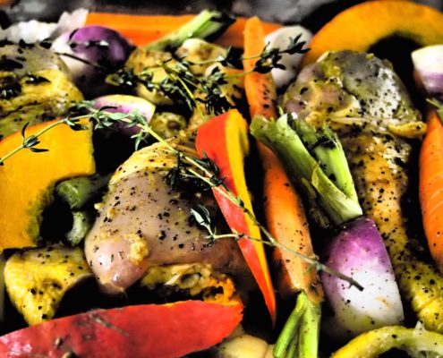 cuisses de poulet et légumes