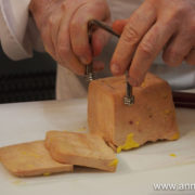 Découpe du foie gras à la lyre
