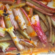 Compote de rhubarbe cuite au four