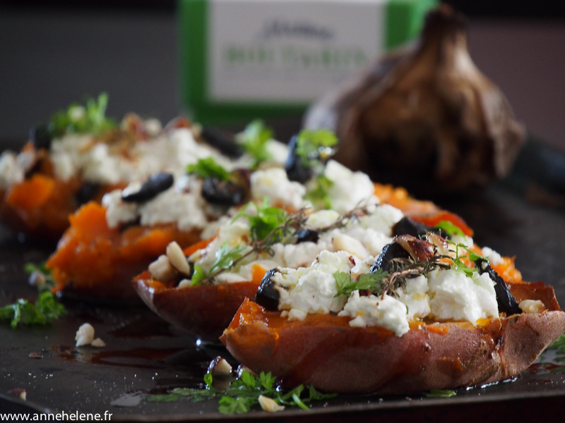 Patates douces rôties  ail noir et fromage de chèvre frais 
